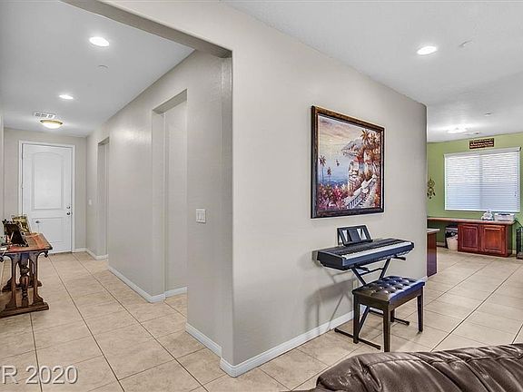 5th image of 410 Highspot St