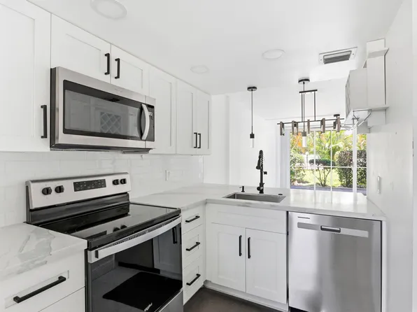 118 Royal Park Drive #1B, Oakland Park, FL 33309