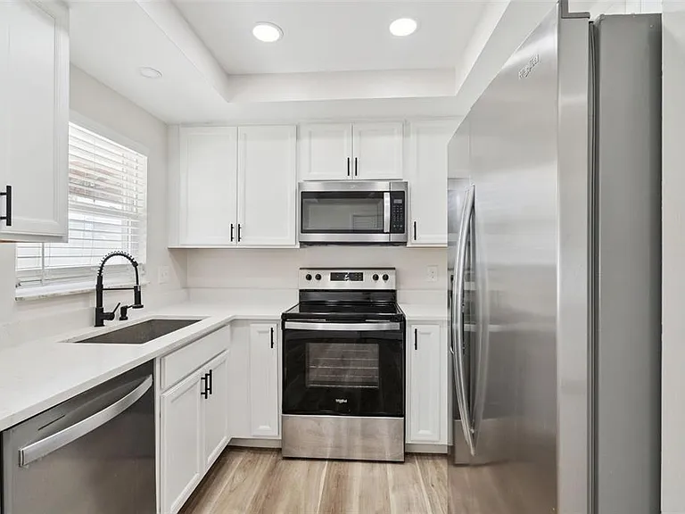 210 E Palm St — Photo 8
