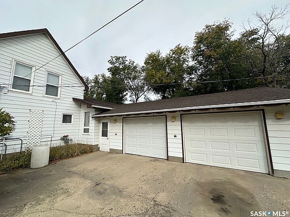 4th image of 335 main Street S