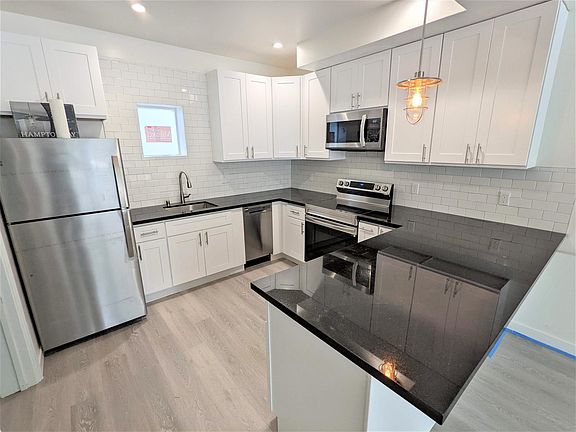 3rd image of 211 Cornwall St #B