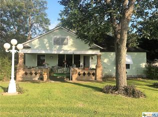 208 3rd St, Louise, TX 77455