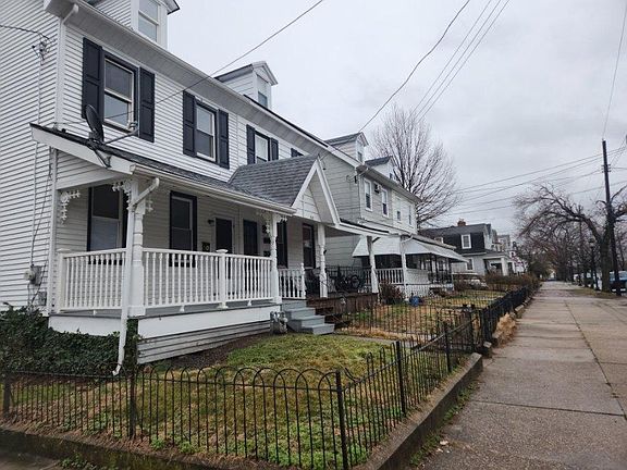 Sidewalk view facing Radcliffe/River