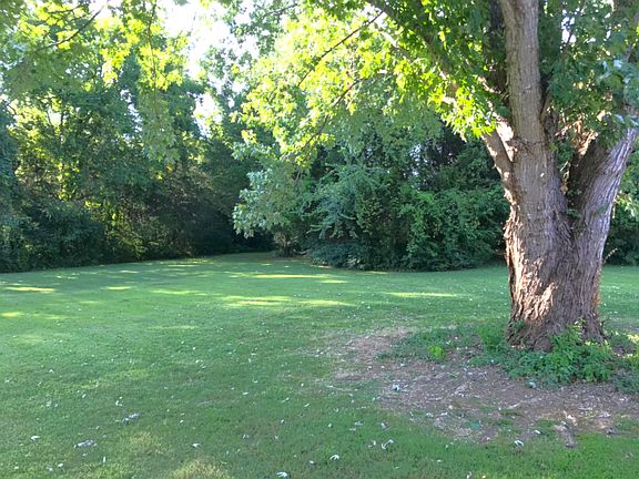 Park-like setting. 1 acre of space to roam.