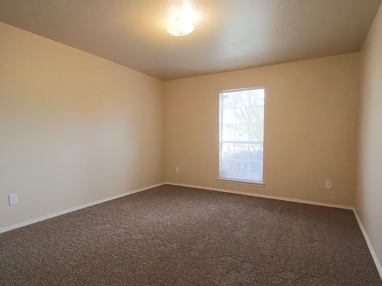 557 Winbridge Ln — Photo 17