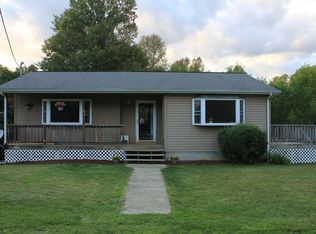 2606 Edmond Rd, Lookout, WV 25868