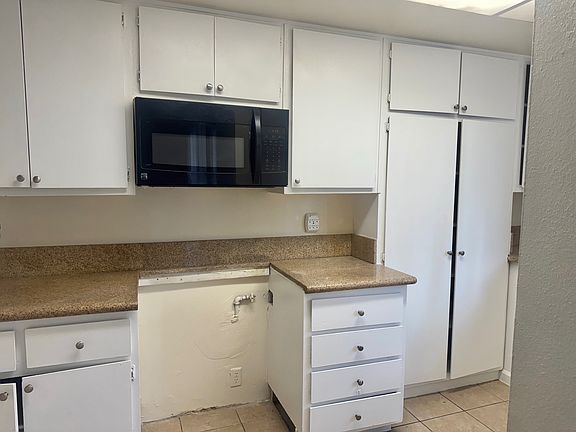 5th image of 831 N San Antonio Ave #B
