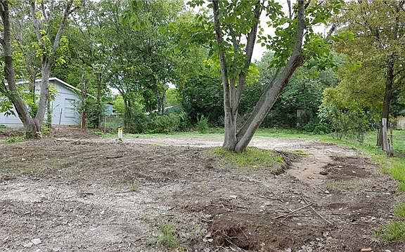 3rd image of 4605 Englewood Dr