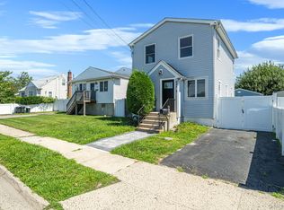 646 S 7th Street, Lindenhurst, NY 11757