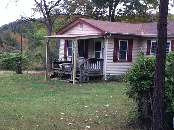 Covered porch open to 140 ac