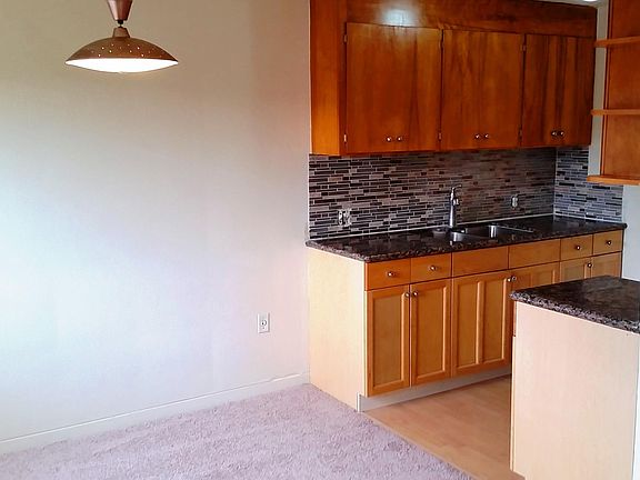5th image of 2657 Thorndyke Ave W APT 4
