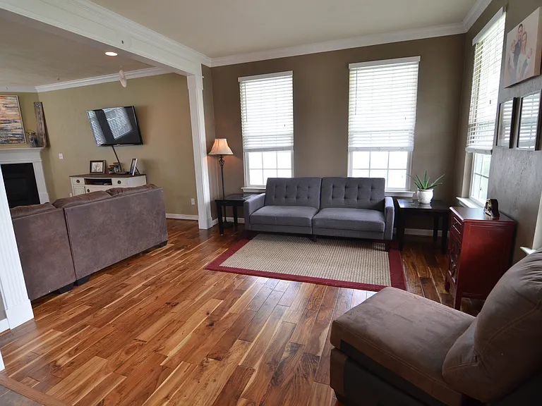 717 Tyler Way — Photo 3