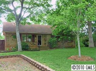 612 Deer Creek Dr, Matthews, NC 28105