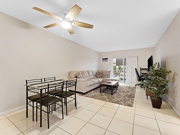 3rd image of 200 S Birch Rd APT 204