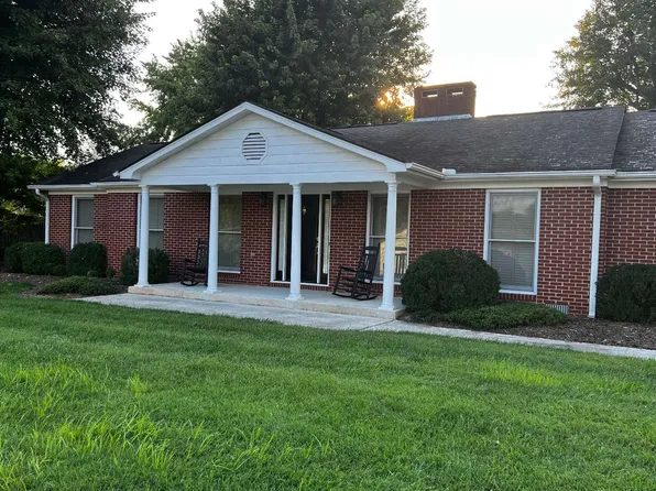 848 Hillcrest Dr, Mc Caysville, GA 30555