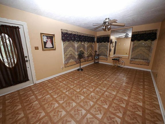 2nd image of 1605 Green Grove Dr