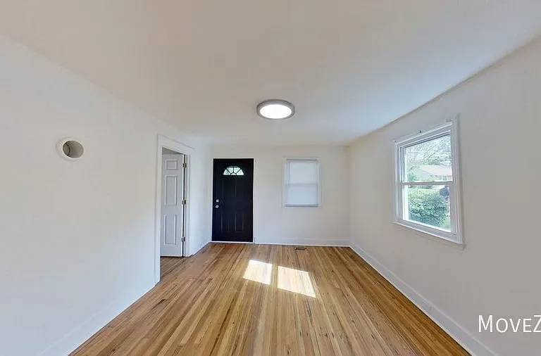 1710 Oakwood Ave — Photo 6