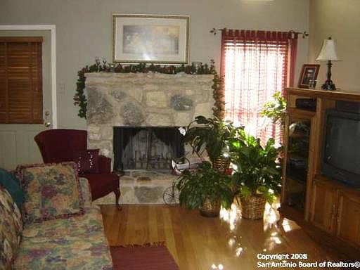 4th image of 2322 MOSS BLUFF