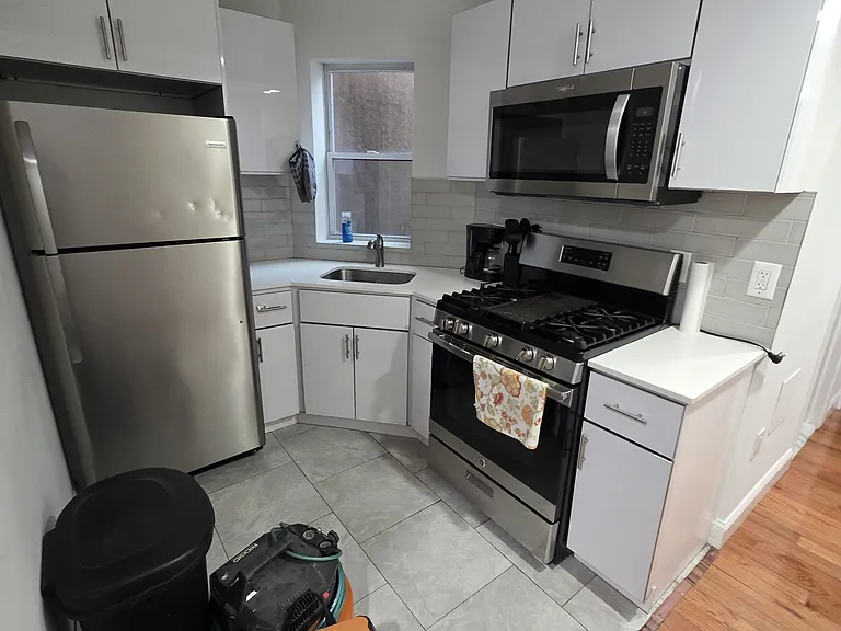 4315 Newkirk Ave — Photo 2