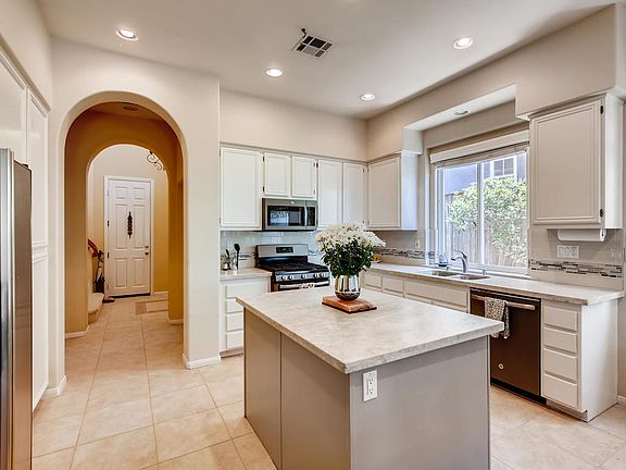 3rd image of 1702 Kenwood Pl