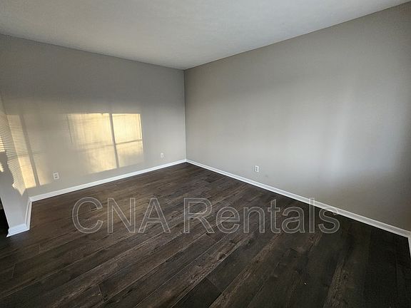 4th image of 3146 Vandiver Dr