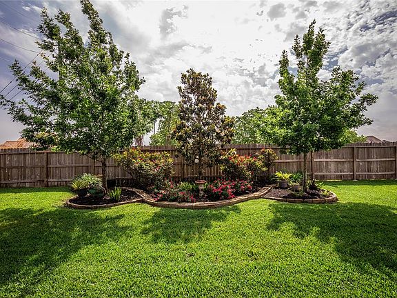 4th image of 27403 Blinkwood Park