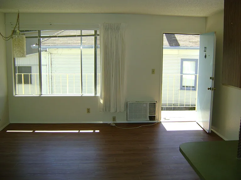 1525 22nd St #8 — Photo 3