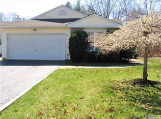 1 Possum Path, Coram, NY 11727