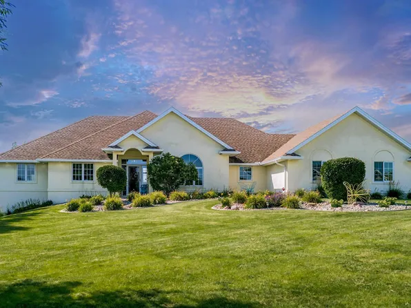 110 Grandy Dr, Sioux City, IA 51106