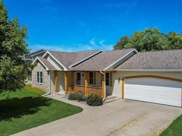 N7940 Woody LANE, Ixonia, WI 53036