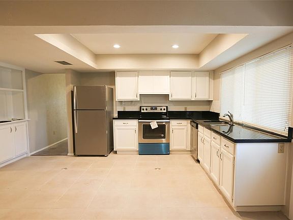 3rd image of 2819 Quail Valley East Dr