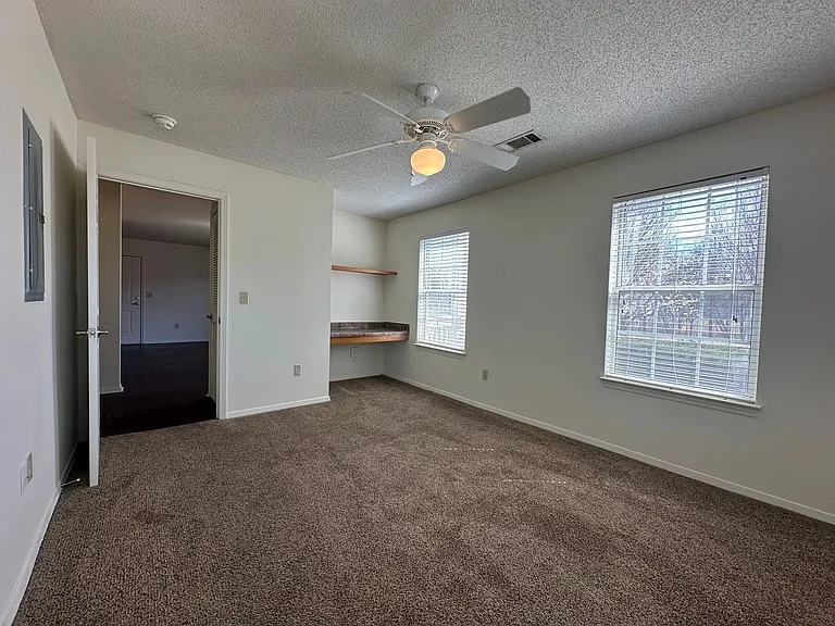 Hamilton at Turman Farms Apartments — Photo 36