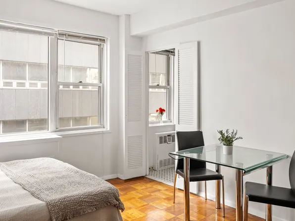 310 East 49th Street image 4 of 9