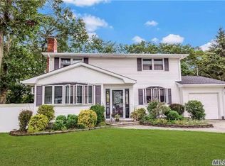 7 Mountain St, Ronkonkoma, NY 11779