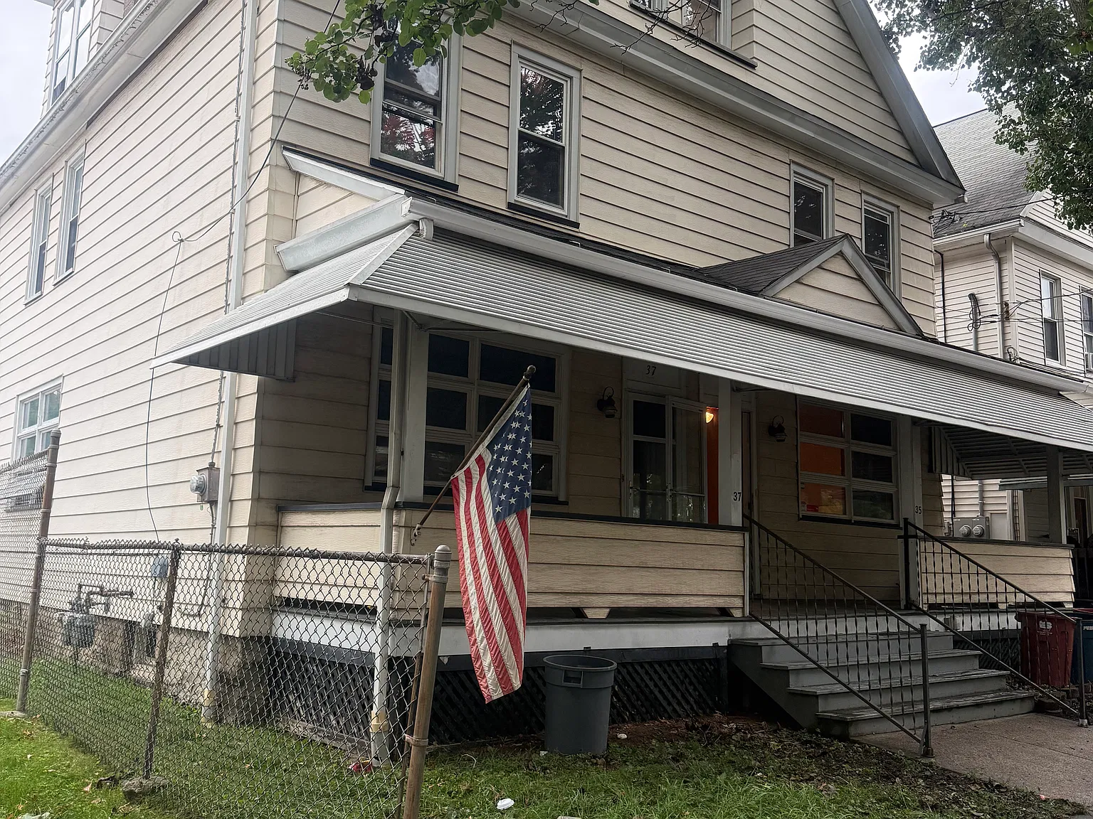 5 bed, 1900 sqft, $2,000 — Photo 1