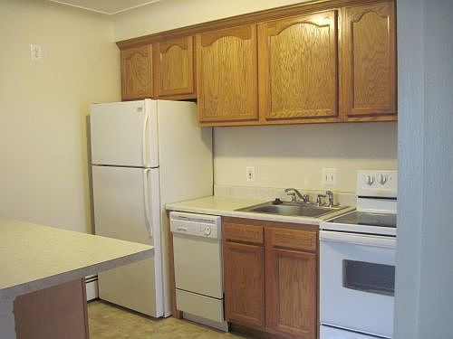 4th image of 1872 London Ave APT 3