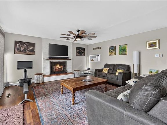 4th image of 2800 W 91st St