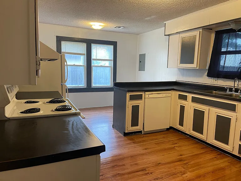 1020 Sycamore St — Photo 4