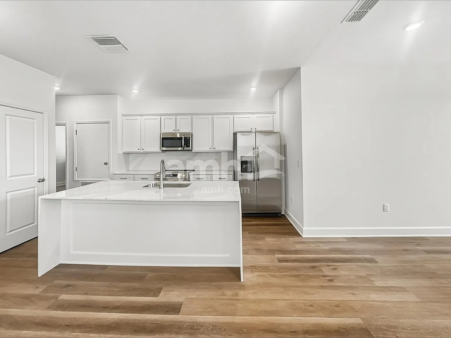 3 bed, 2.0 bath, 1307 sqft, $2,250 — Photo 3