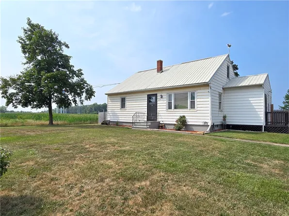208 West Ave, Lyndonville, NY 14098