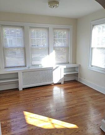 5th image of 22 Edward St #2