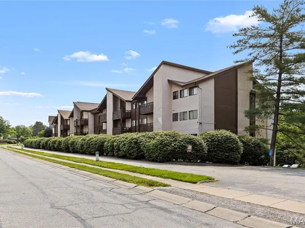 1465 Heritage Lndg APT 404, Saint Charles, MO 63303