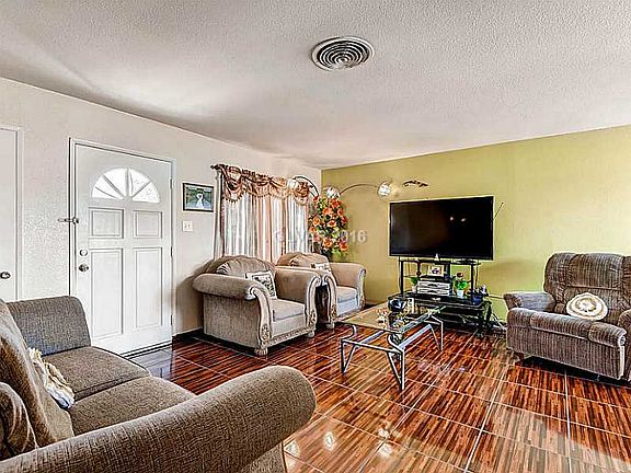 4th image of 301 Zion Dr