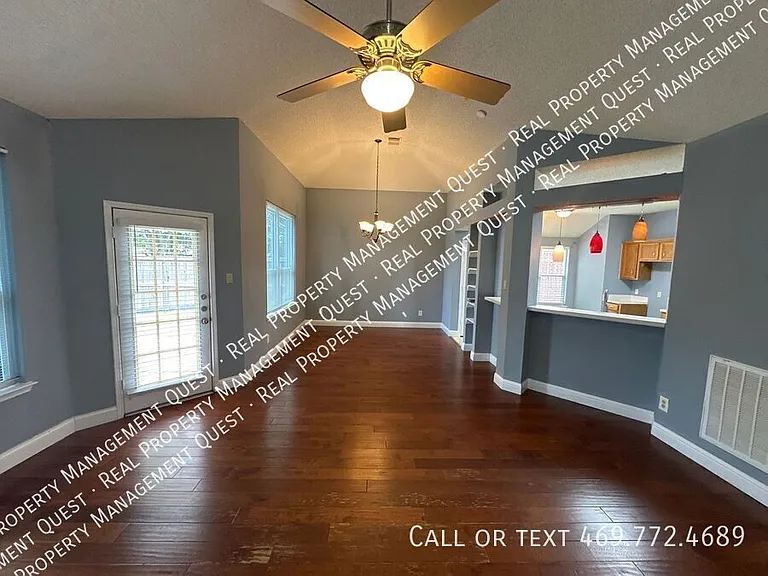2336 Timbercreek Dr — Photo 4