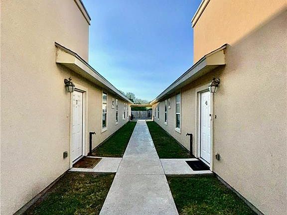 2nd image of 2407 N Mojave #4