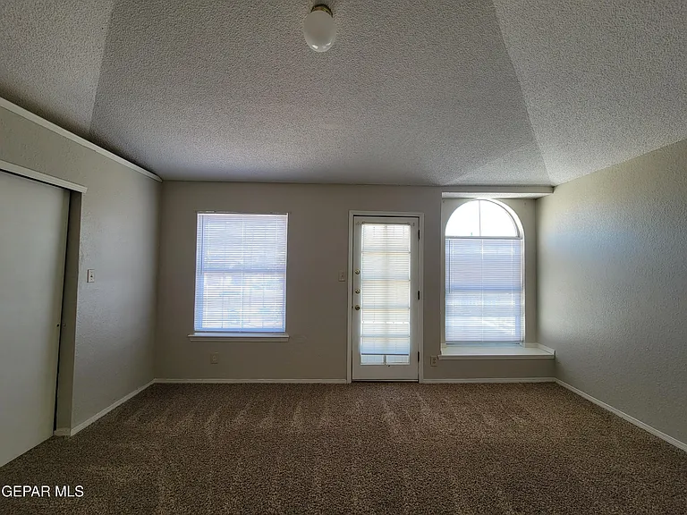 3200 Mountain Ridge Dr — Photo 29