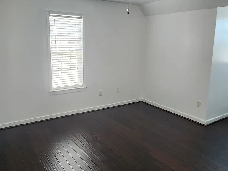 6917 Vanderbilt Ave — Photo 43