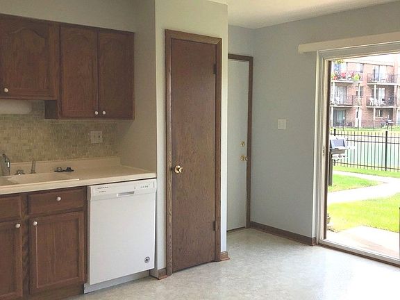 4th image of 1432 Carol Ct APT 1A