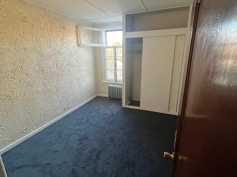 220 Hillside Pl — Photo 4