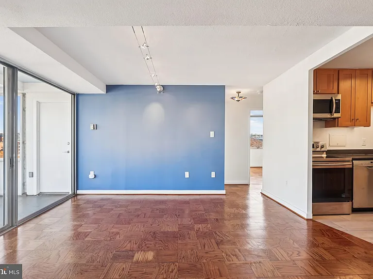 1301 Delaware Ave SW #N807 — Photo 6